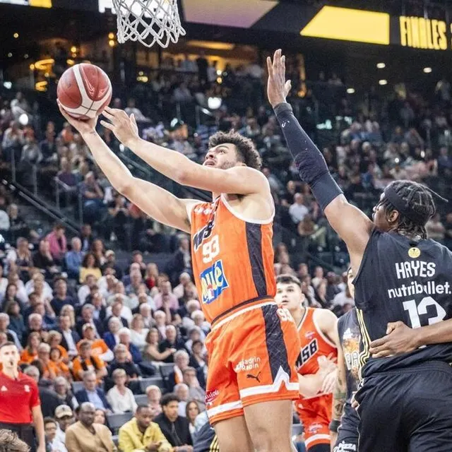 photo le manceau noah penda, en action (14 points au total).  ©  dominique breugnot/ouest-france