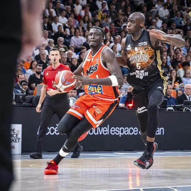 photo le manceau abdoulaye ndoye pressé par bandja sy.  ©  dominique breugnot/ouest-france