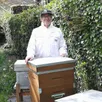 photo jean-luc gatien, apiculteur amateur, dans son jardin de damigny.