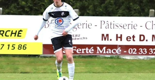 photo  clément badreau, meilleur buteur fertois, a inscrit son neuvième but de la saison contre gonfreville.
                   serge ruer  &copy;  serge ruer 