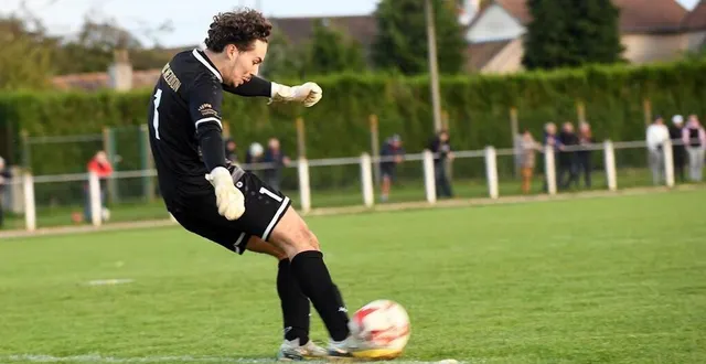 photo  en s’imposant chez le leader, mehdi skhiri et les mézidonnais ont quasiment assuré leur maintien.  &copy;  gérard piwtorak 