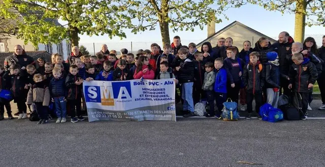 photo  une cinquantaine d’enfants et d’encadrants ont participé à la visite du stade malherbe et n’ont pas manqué de remercier les sponsors du club.  &copy;  ouest-france 