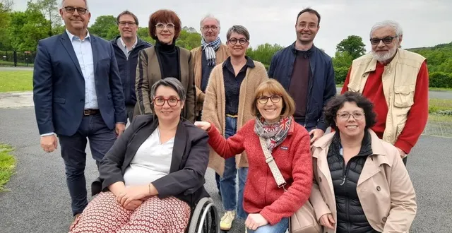 photo  dix élus repartent en 2026 : au 1er rang (de g. à d. ) : delphine cesbron, christine reuiller, véronique boret. au 2e rang : dominique normandin, samuel durgeaud, michelle michaud (tête de liste), ivan barbier, manuela bourreau, antoine leclerc et paul caille.  &copy;  co 