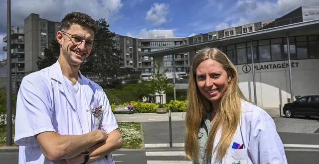 photo  doriane letellier, ici avec landry petiteau, estime que la loi portée par le député mayennais guillaume garrot est électoraliste. les deux internes souhaitent que les étudiants en médecine soient associés aux discussions.  &copy;  photo le maine libre – denis lambert 