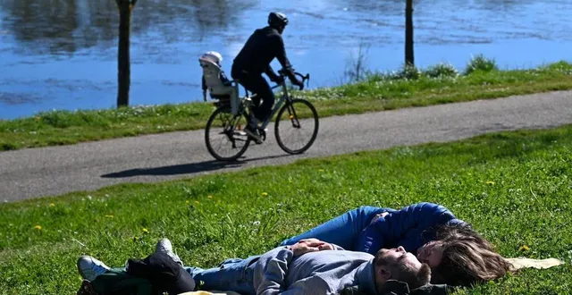 photo  avec le temps estival qui s’annonce, l’heure est au farniente sur les bords de maine.  &copy;  archives co - laurent combet 