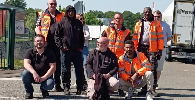 photo  des conducteurs de mutual logistics se sont mobilisés ce lundi 28 avril 2025 devant l’entreprise d’allonnes.  &copy;  salarié de mutual logistics 