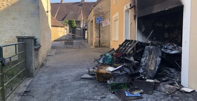 photo  l’incendie a fait des dégâts considérables, rue de l’abattoir, à bellême (orne)  &copy;  ouest-france 