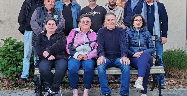 photo  le comité des fêtes et l’amicale laïque, après une réunion de préparation du vide-greniers.  &copy;  co 