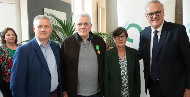 photo  jean-louis ribot (au centre) entouré par frédéric leveillé, brigitte gasseau et christophe de balorre.  &copy;  conseil départemental 61 