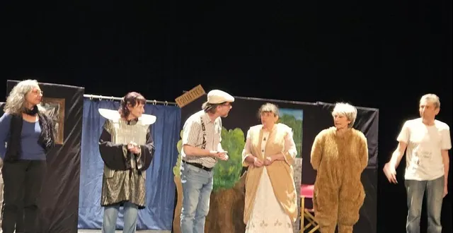 photo  les cinq comédiens de la troupe c à voir, avec la metteuse en scène katina loucmidis.  &copy;  archives co 