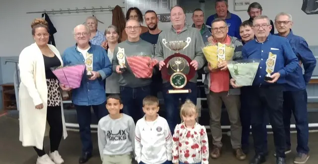 photo  pour sa seconde édition, le challenge super u cœur de ville de la société de boule de fort les abeilles de saint-barthélemy-d’anjou a réuni 92 équipes provenant de 40 sociétés. commencé le 11 mars, il s’est terminé samedi 26 avril par une partie serrée : sur le score 12-8, noël provost et yves pouveau de la société du commerce des ponts-de-cé ont remporté la victoire sur jean-loup frélat et jean-louis daviau des abeilles.  &copy;  co 