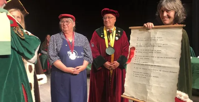 photo  les intronisations, comme ici à sillé-le-guillaume pour la confrérie des rillettes sarthoises de mamers, font partie des rituels des confréries.  &copy;  photo le maine libre 