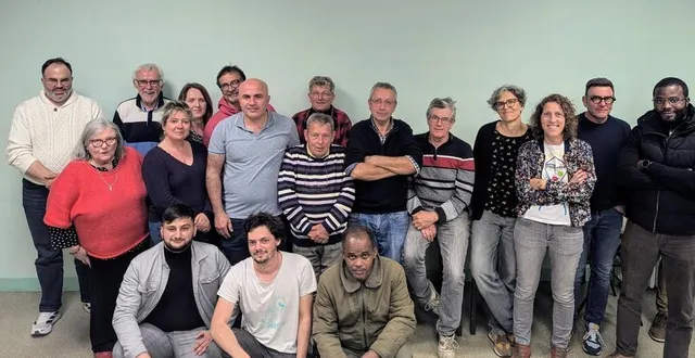 photo  ce lundi 28 avril 2025, des militants de gauche annoncent la constitution du collectif un avenir à gauche, en vue des élections municipales de mars 2026, à sablé-sur-sarthe.  &copy;  un avenir à gauche 