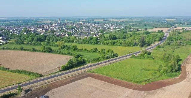 photo  mercredi 30 avril, le contournement du louroux-béconnais, sur la route départementale 963, sera inauguré. ce projet avait vu le jour en 1990.  &copy;  nicolas roy, département de maine-et-loire 