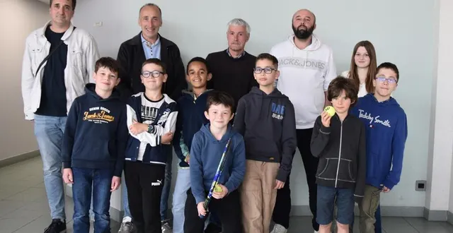 photo  des jeunes joueurs qui s’investissent dans l’encadrement aux côtés de leurs aînés  &copy;  le maine libre 