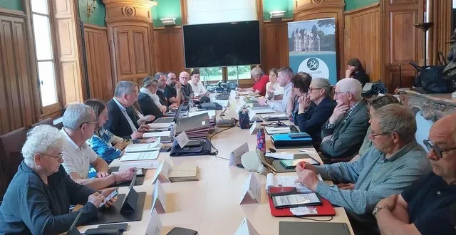 photo  les élus, lors du conseil municipal de lundi 28 avril 2025.  &copy;  ouest-france 