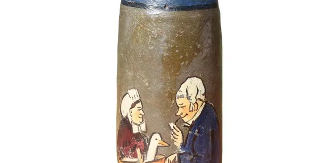 photo  une bouteille en grès, peinte par robert massoul.  &copy;  dr 