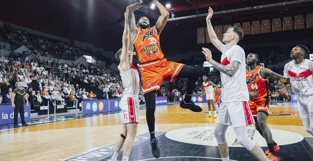 photo  face au défi physique de la jl bourg, le mans a dû redoubler d’effort, à l’image, ici, de tashawn thomas.  &copy;  dominique breugnot 