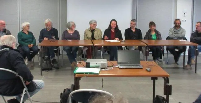 photo  jeudi 17 avril au soir, élise delaunay (au centre) a présidé l’assemblée générale du panier béconnais.  &copy;  co 