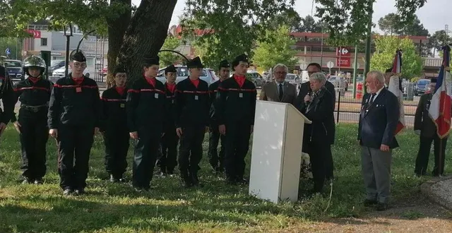 photo  éliane andré, 2e adjointe au maire, à présider la cérémonie de commémoration de la journée nationale de la déportation.  &copy;  ouest-france 