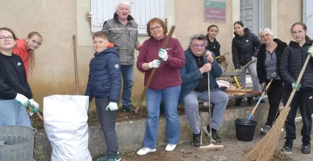 photo précigné. opération botanique avec le conseil des jeunes  &copy;  le maine libre 