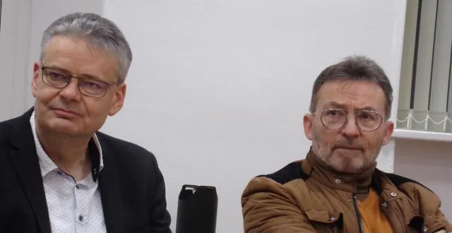 photo  philippe perrier et patrick chédane invitent des propriétaires de voitures à présenter leur véhicule lors des r’hunaudières.  &copy;  le maine libre 