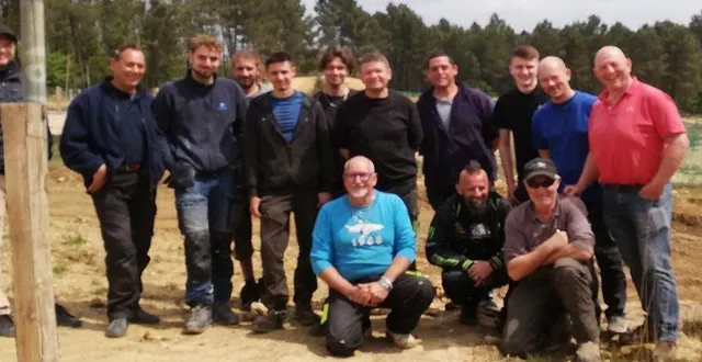 photo  l’équipe de bénévoles, avec carlos le président (à droite).  &copy;  mc vaas 