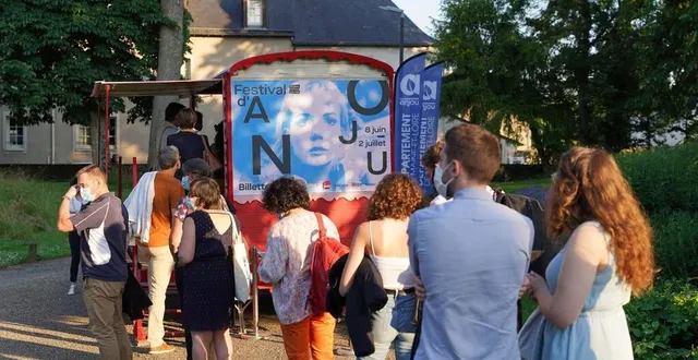photo  cette année les spectacles auront principalement lieu au château du plessis-macé et à saumur. le cloître toussaint n’accueillera pas de pièces, faute de budget suffisant en raison de la baisse des subventions de la région et de la ville d’angers. ?  &copy;  eddy lemaistre 