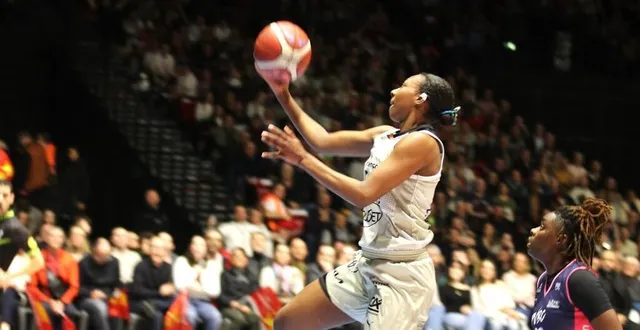 photo  en basculant sur le poste 4, stacy chovino apporté une solution offensive différente à l’usbd alençon.  &copy;  archives nathalie douley 