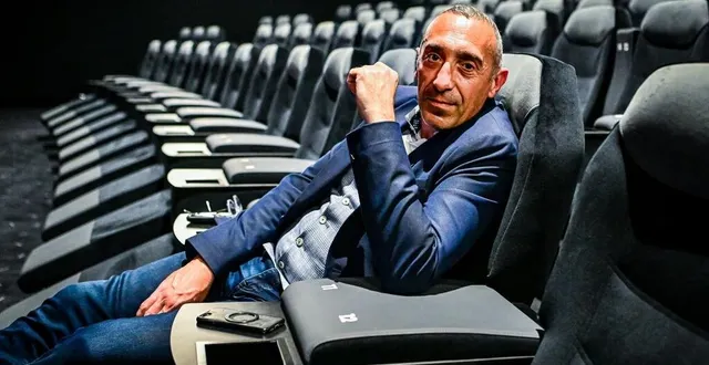 photo  le patron du méga cgr, laurent barriquault, dans une des salles du multiplex entièrement rénovées.  &copy;  photo le maine libre - yvon loué 
