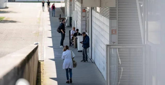 photo  les salariés encore en poste ont effectué leur toute dernière journée de travail dans l’usine de la suze que la direction de valeo a décidé de fermer.  &copy;  le maine libre 