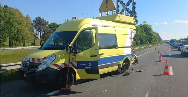 photo  un 18e véhicule de service percuté sur l’autoroute a10.  &copy;  vinci autoroutes 