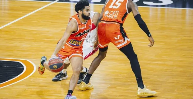 photo  trevor hudgins a pu jouer dix minutes lors de la victoire contre bourg-en-bresse, mardi 29 avril 2025, avant de sortir blessé.  &copy;  dominique breugnot, ouest-france 