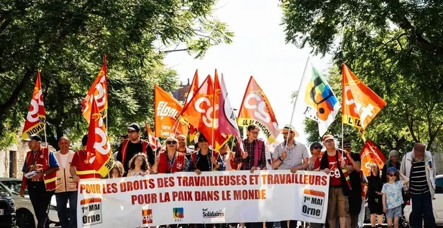 photo  la manifestation du 1er mai 2025 à alençon, à l'appel de la cgt, fsu et solidaires, a rassemblé près de 300 personnes.  &copy;  ouest-france 