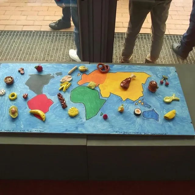 photo le thème de l’exposition était le voyage.  ©  ouest-france