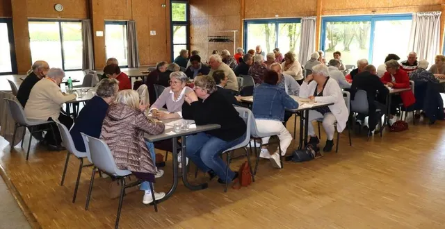 photo  les membres de générations mouvement du territoire ballonnais ont mis leur mémoire à rude épreuve pour cet après-midi jeu.  &copy;  le maine libre 