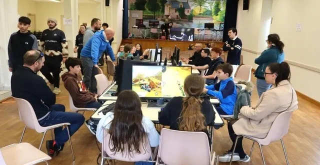 photo  les ados ne laissent pas leur place.  &copy;  le maine libre 