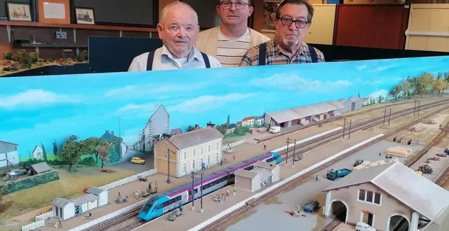photo  de gauche à droite, au premier plan, daniel gaubusseau, vice-président, et daniel mumbru, secrétaire. en arrière, claude hernandez, président, devant la maquette de la gare de chemin de fer d’écommoy.  &copy;  ouest-france 