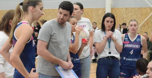 photo  thomas belaud et ses joueuses sont à 40 minutes d’une montée historique en nf1.  &copy;  thierry huguenin 
