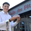 photo  avec ses camarades en bac pro du lycée, yanis richard organise la première élection de miss du pays sabolien. 