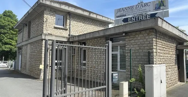 photo  l’entrée de l’institution jeanne-d’arc à argentan.  &copy;  ouest-france 