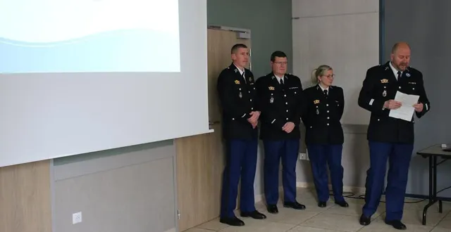 photo  accompagné de ses adjoints, le capitaine sébastien irr, (à droite), a présenté le rapport d’activité de l’année écoulée.  &copy;  ouest-france 