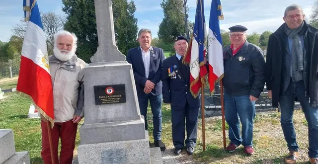 photo  devant la tombe de paul zaessinger, déporté et décapité par les nazis à cologne en février 1944. à partir de la gauche : yves jeanne, porte-drapeau ; josé collado, conseiller départemental ; claude lefèvre, président de l’union nationale des combattants ; martial serey, porte-drapeau et michel leroyer, maire.  &copy;  ouest-france 