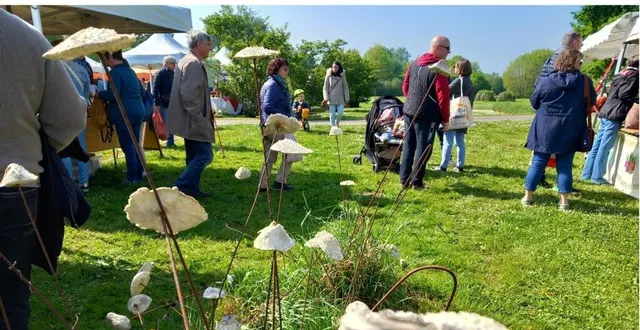 photo  le soleil a attiré de nombreux visiteurs tout au long de la journée.  &copy;  le maine libre 