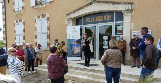 photo  juliette leproux, guide conférencière rappelle avant la visite quelques événements importants qui ont jalonné l’histoire de montmirail.  &copy;  le maine libre 