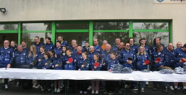 photo  les pongistes ont reçu des équipements.  &copy;  ouest-france 