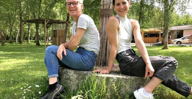 photo  océane mafray travaille avec sa maman, claudia, depuis qu’elle a repris la guinguette de thorée-les-pins : « elle a été notre première salariée ».  &copy;  le maine libre 