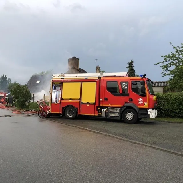 photo ce samedi 3 mai 2025, un incendie s’est déclaré à champfleur.  ©  ouest-france