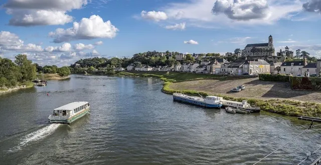 photo  à bord de la « ligériade ii », le capitaine jean-patrick denieul conte la loire et ses secrets.  &copy;  dominique drouet 
