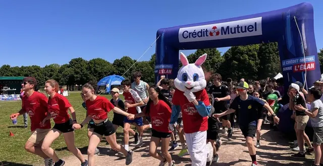 photo  le départ de la course pour que vive maroala, mardi 29 avril, au collège notre-dame lancée par la mascotte.  &copy;  ouest-france. 